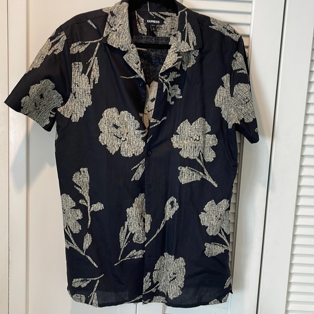 Express Men’s Black Floral Button Down Shirt